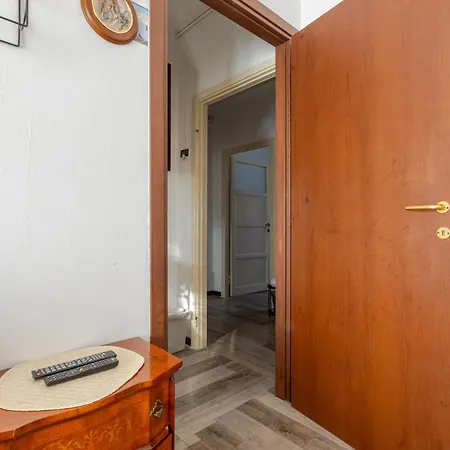 דירה Modern Near Rogoredo מילאנו